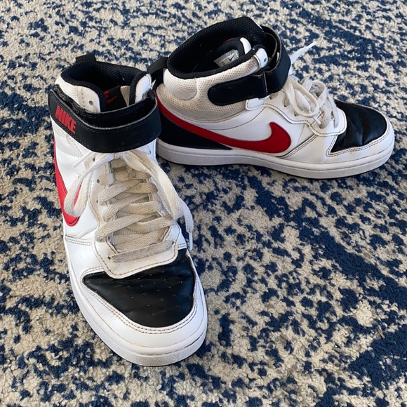 Nike Other - Nike court borough mid high top sneaker youth 5 big kids grade school